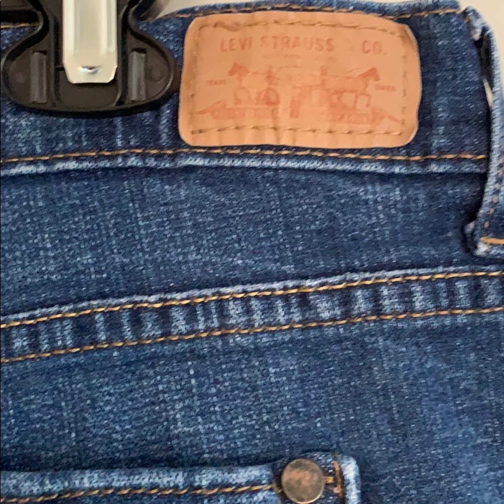 Levi’s Cropped Jeans - Picture 6 of 9